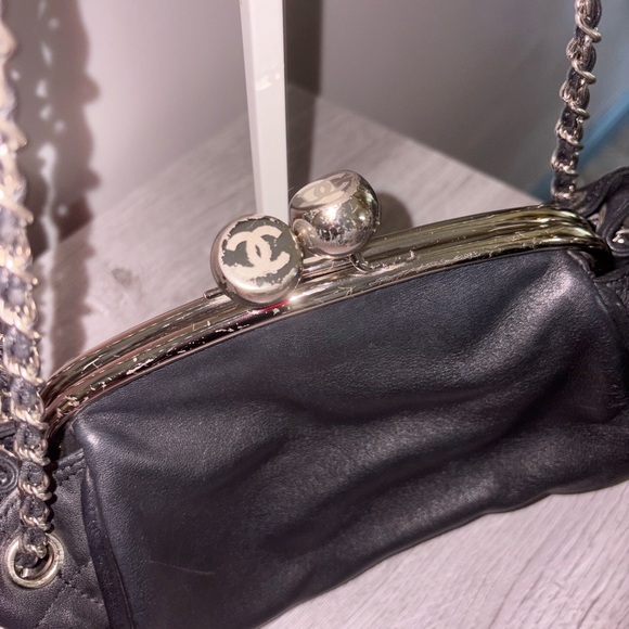 Vintage c c PLK Kiss Lock Black Leather Shoulder Bag with Chain Detail - Picture 2 of 5